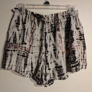 Living doll Stylish Black and White Women's Shorts with flowers design in the fr